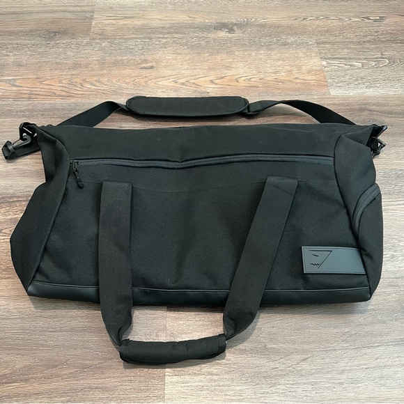 Gymshark La Mont Holdall Black Gym Luggage Bag - Picture 2 of 12